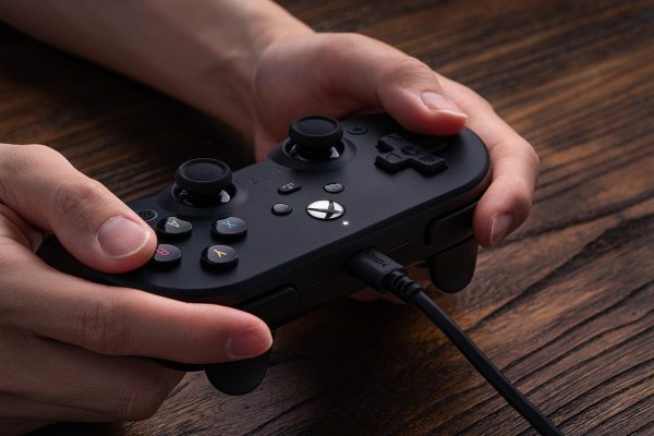 ⁦8Bitdo Pro 2 Wired Controller for Xbox, Hall Effect Joystick Update, 3.5mm Audio Jack, Compatible with Xbox Series X|S, Xbox One, Windows 10/11 - Officially Licensed (Black)⁩ - الصورة ⁦5⁩