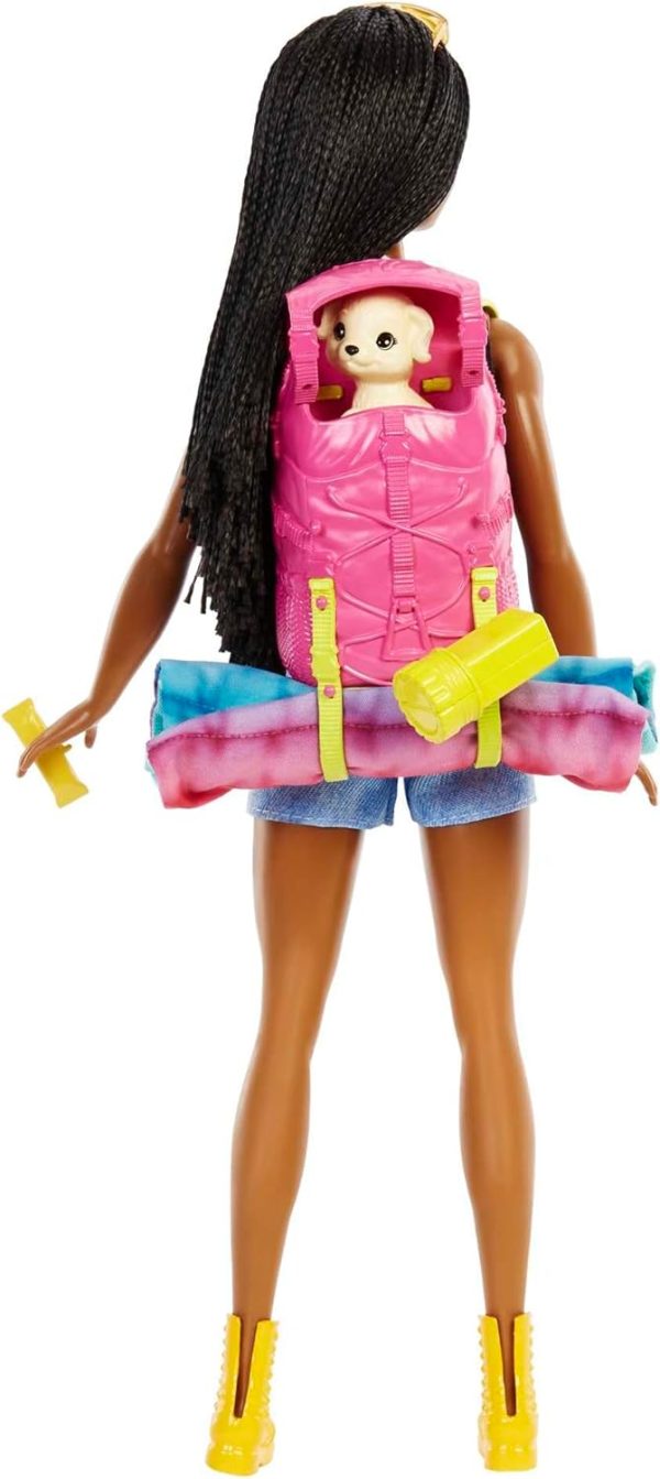 ⁦Barbie It Takes Two “Brooklyn” Camping Doll with Puppy & 10+ Accessories, 3 to 7 Years , Black⁩ - الصورة ⁦4⁩