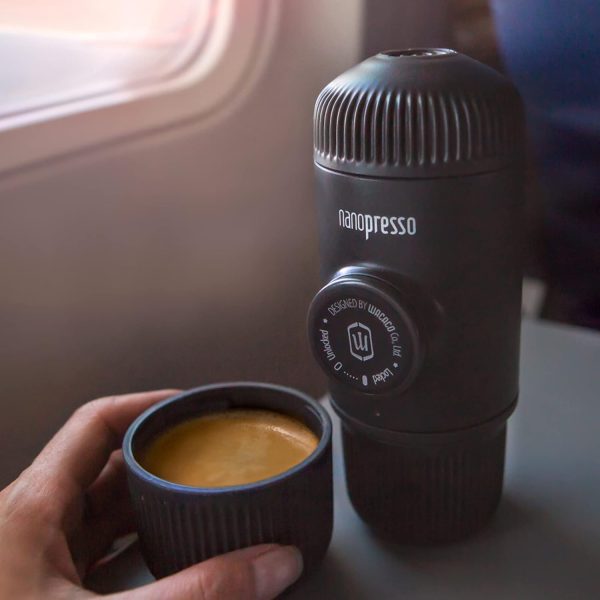 ⁦WACACO Nanopresso Portable Espresso Machine with NS Adapter, Compatible with NS Capsules and Ground Coffee, Manual Travel Coffee Machine Set, Perfect for Camping⁩ - الصورة ⁦4⁩