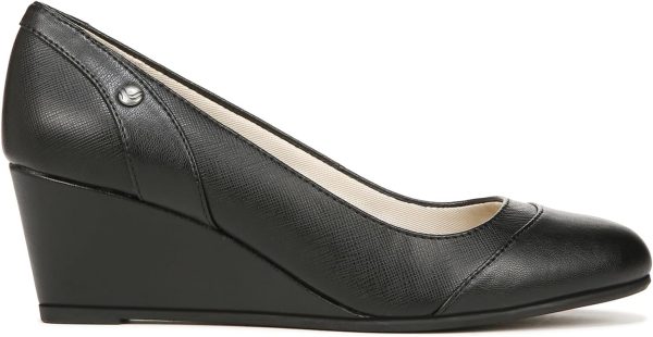 ⁦LifeStride Women's Dreams Wedge Pump⁩ - الصورة ⁦3⁩