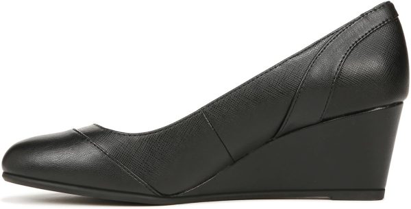 ⁦LifeStride Women's Dreams Wedge Pump⁩ - الصورة ⁦5⁩