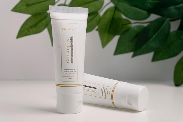 ⁦Graceberry Brightening L-Glutathione Face Wash with Vitamin C & E, Glycolic acid and Kojic Acid For Deep Cleansing | Face Wash For Woman & Men | All Skin Type | 100GM⁩ - الصورة ⁦2⁩