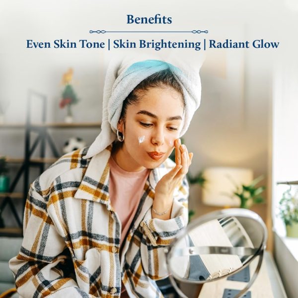 ⁦Blue Nectar Plant Based Vitamin C Face Moisturizer for Oily & Acne Prone Skin with Grapeseed | Oil-Free | Lightweight Cream for Women (11 herbs, 50g)⁩ - الصورة ⁦3⁩