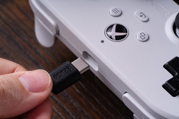 ⁦8Bitdo Pro 2 Wired Controller for Xbox, Hall Effect Joystick Update, 3.5mm Audio Jack, Compatible with Xbox Series X|S, Xbox One, Windows 10/11 - Officially Licensed (Black)⁩ - الصورة ⁦7⁩