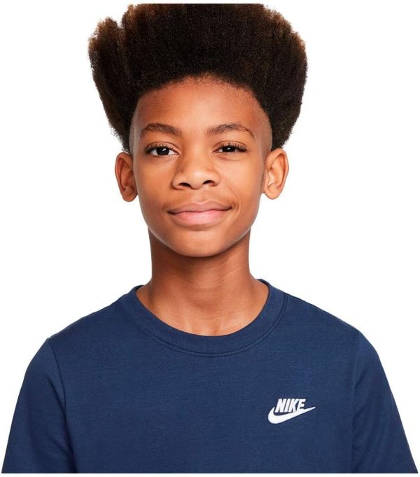 ⁦Nike Unisex Kids NSW EMFUTURA T-shirt⁩ - الصورة ⁦3⁩