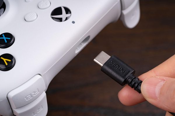 ⁦وحدة تحكم سلكية التيميت من 8 بيتدو لاجهزة اكس بوكس تحديث عصا التحكم بتاثير هول متوافقة مع X|S واكس وان وويندوز 10 11 - مرخصة رسميا اسود USB⁩ - الصورة ⁦4⁩
