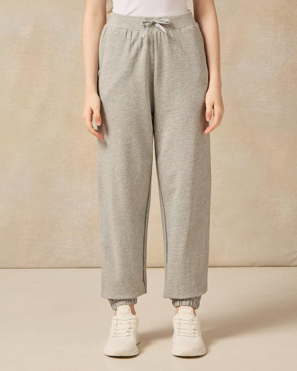 ⁦REDTAG Senior Girls Grey MÃ lange Basic Track Pants⁩ - الصورة ⁦2⁩