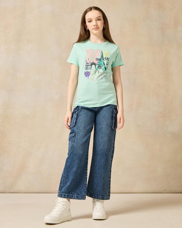 ⁦REDTAG Senior Girls Blue Paris Print T-Shirt⁩ - الصورة ⁦2⁩