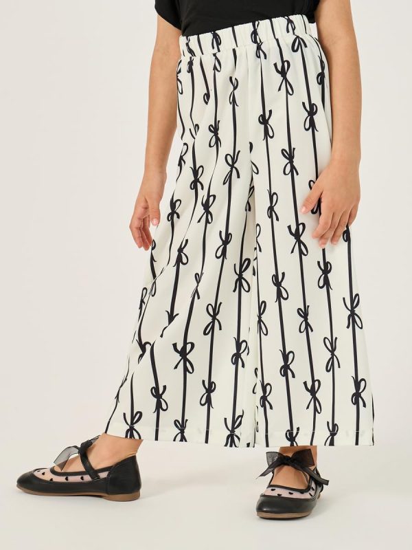 ⁦Styli Girls Ruffled Edge Top And Bow Print Pants Set⁩ - الصورة ⁦5⁩