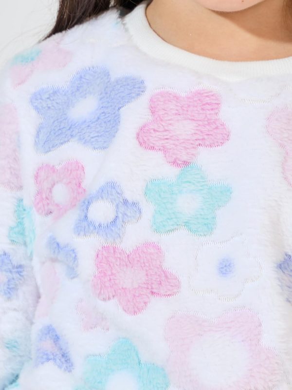 ⁦STYLI Girls Floral Pattern Fleece Sweatshirt & Joggers Set⁩ - الصورة ⁦4⁩