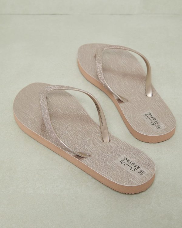 ⁦REDTAG Women Gold Glitter Flip Flop⁩ - الصورة ⁦4⁩