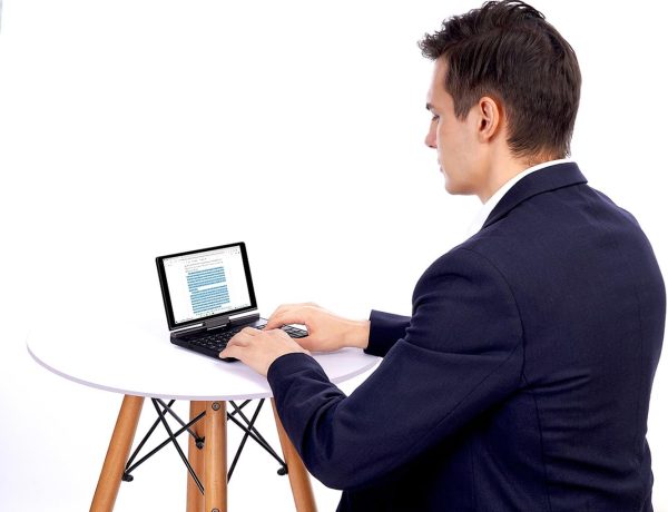 ⁦GPD لابتوب بوكيت 3 ميني بشاشة لمس 8 انش وهيكل الومنيوم يو ام بي سي وويندوز 11 هوم او اس كور i3-1125G4 16GB/512GB (اسود كهرماني)⁩ - الصورة ⁦5⁩