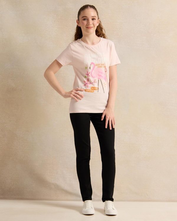 ⁦REDTAG Senior Girls Pink Printed T-Shirt⁩ - الصورة ⁦2⁩