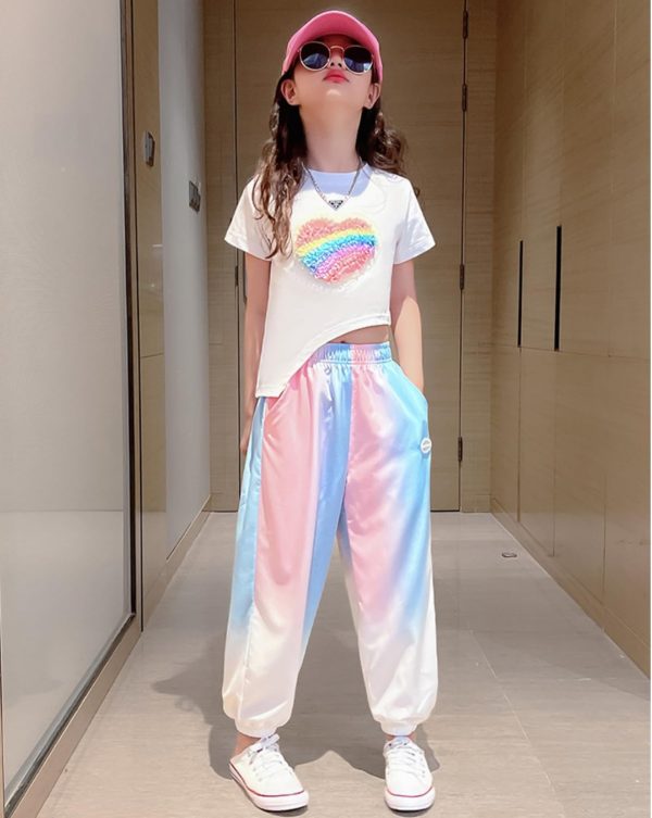 ⁦Children's Clothing, A Cute Summer Two-piece Set for Girls, A Cute Heart-shaped Short Top and Sporty Trousers Set, Suitable for Ages 4 To 13⁩ - الصورة ⁦2⁩