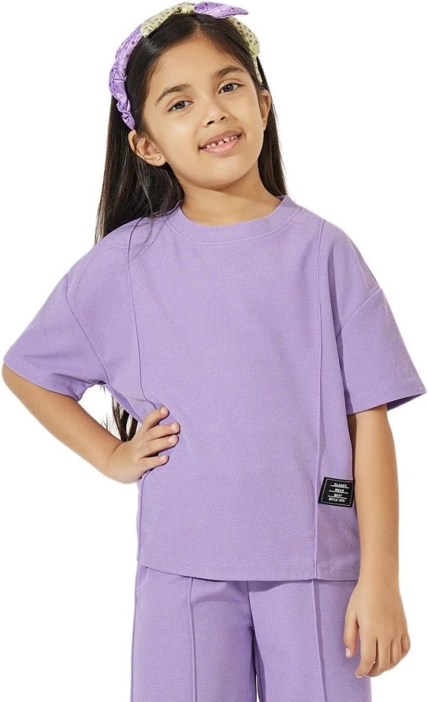 ⁦STYLI Girls Oversized Waffle Patch Detail T-Shirt & Wide Leg Pant Set⁩ - الصورة ⁦2⁩