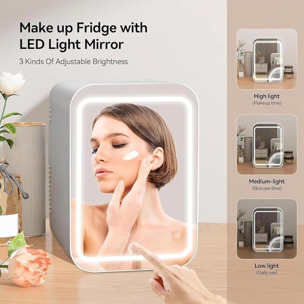 ⁦VUCATIN Mini Makeup Fridges, Portable Take Skincare Fridge, Mirrored Door with Dimmable LED Light,Portable Small Refrigerator for Cosmetics, for Skincare, Food, Bedroom, Office and Car (6L)⁩ - الصورة ⁦5⁩
