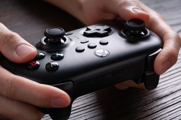 ⁦8Bitdo Ultimate 3-mode Controller for Xbox, Hall Effect Joysticks, Compatible with Xbox Series X|S, Xbox One, Windows, and Android - Officially Licensed (Black)⁩ - الصورة ⁦10⁩