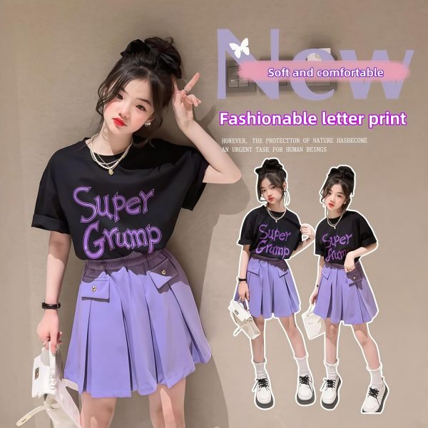 ⁦Girls' Two-Piece Summer Set, Graphic Print T-Shirt with Pleated Purple Skirt, Elastic Waist, Japanese anime pleated skirt, cute casual suit, suitable for 5-14 years old⁩ - الصورة ⁦2⁩
