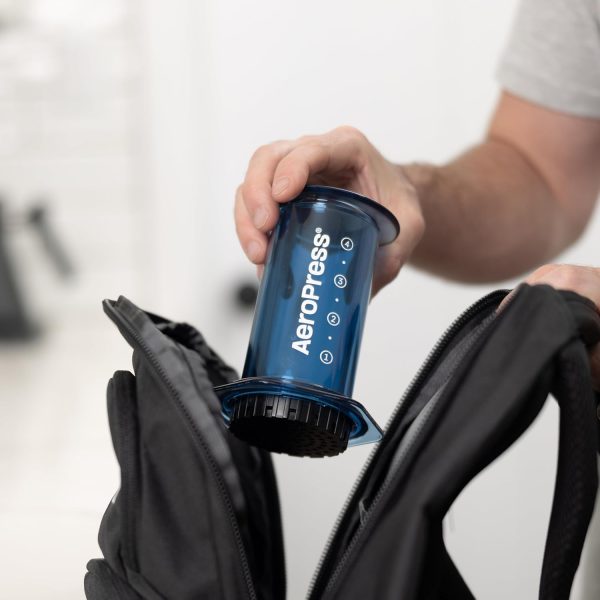 ⁦AeroPress Clear Coffee Press – 3 In 1 Brew Method Combines French Press, Pourover, Espresso, Full Bodied Coffee Without Grit or Bitterness, Small Portable Coffee Maker for Camping & Travel, Blue⁩ - الصورة ⁦4⁩