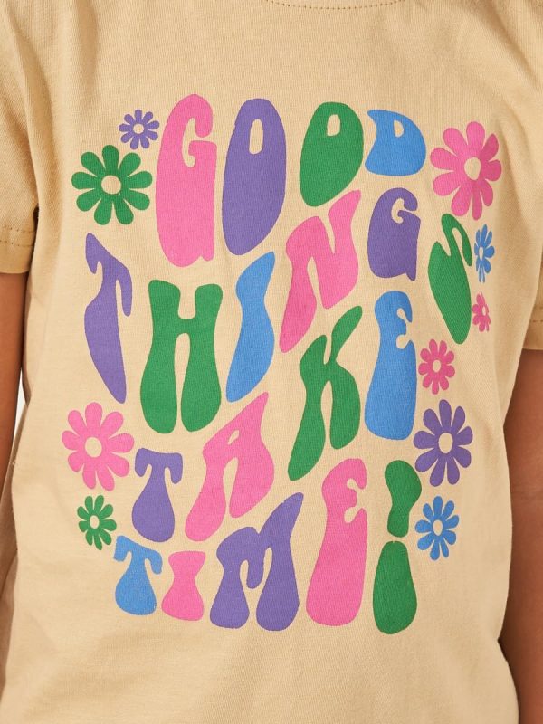 ⁦Styli Girls Slogan Print Round Neck T-Shirt⁩ - الصورة ⁦4⁩