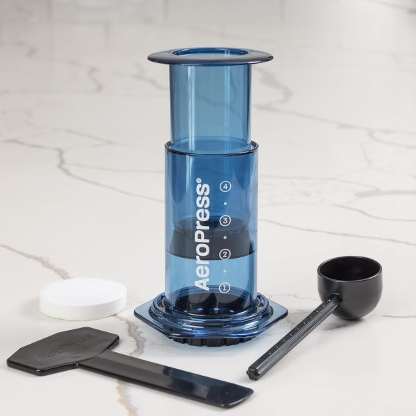 ⁦AeroPress Clear Coffee Press – 3 In 1 Brew Method Combines French Press, Pourover, Espresso, Full Bodied Coffee Without Grit or Bitterness, Small Portable Coffee Maker for Camping & Travel, Blue⁩ - الصورة ⁦6⁩