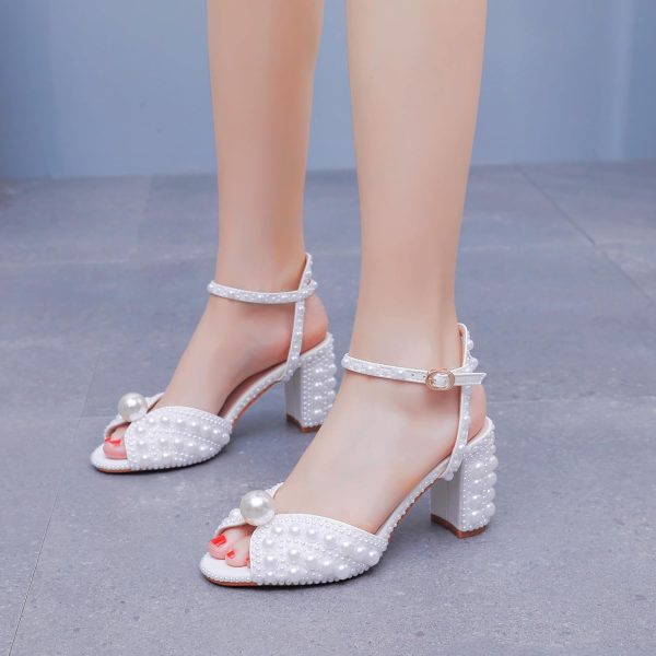 ⁦Crystal Queen Ivory Pearls Block Heel Sandals Chunky High Heels Peep Toe Sandals White Pearls Bridal Wedding Shoes Evening Wedding Sandals Pump Heels For Bride⁩ - الصورة ⁦5⁩