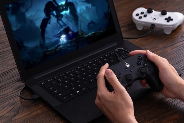 ⁦8Bitdo Pro 2 Wired Controller for Xbox, Hall Effect Joystick Update, 3.5mm Audio Jack, Compatible with Xbox Series X|S, Xbox One, Windows 10/11 - Officially Licensed (Black)⁩ - الصورة ⁦6⁩