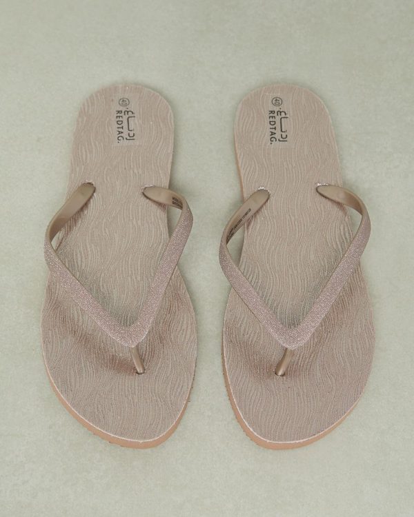 ⁦REDTAG Women Gold Glitter Flip Flop⁩ - الصورة ⁦2⁩