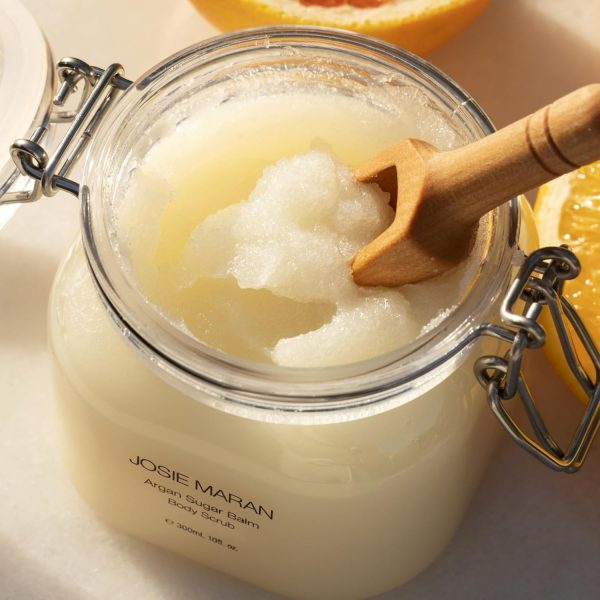 ⁦Josie Maran Argan Sugar Balm Body Scrub - Exfoliating Sugar Scrub with 100% Pure Argan Oil & Coconut Oil - Softens, Smoothes & Hydrates Dry Skin - Vegan + Cruelty Free - Sweet Clementine (10 oz)⁩ - الصورة ⁦5⁩