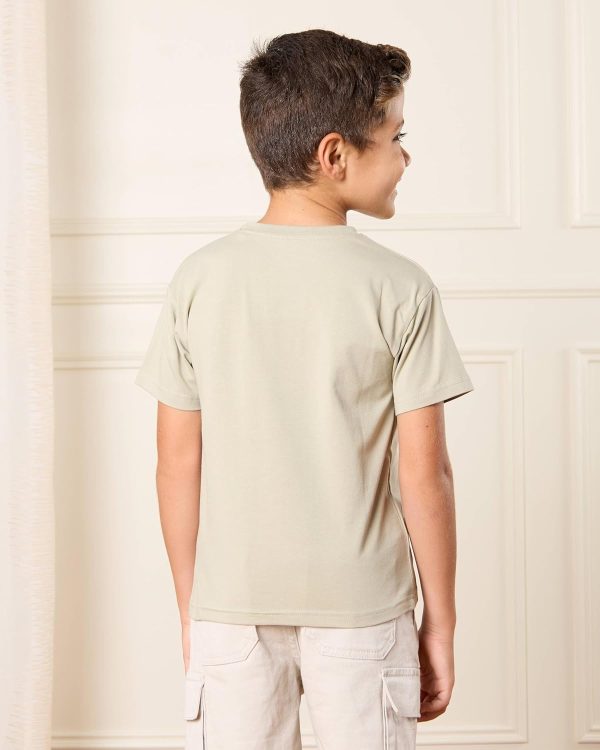 ⁦REDTAG Boys Beige Solid Loose Fit T-Shirt⁩ - الصورة ⁦3⁩