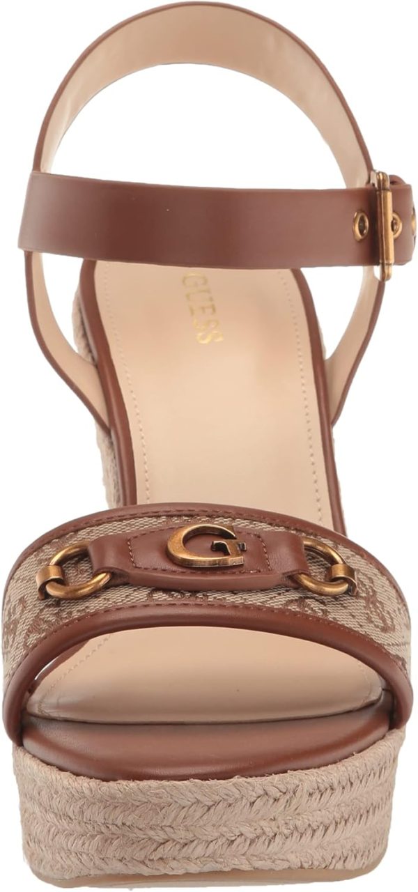 ⁦GUESS Hisley womens Wedge Sandal⁩ - الصورة ⁦2⁩