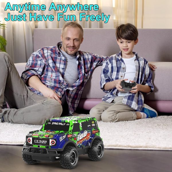 ⁦Remote Control Car, 1/24 Scale Light Up Racing Car Toys, RC Car for Kids with Cool Led Lights, Hobby RC Cars Toys Birthday Gifts for 3 4 5 6 7 8 Year Old Boys Girls (Y243 Green)⁩ - الصورة ⁦7⁩