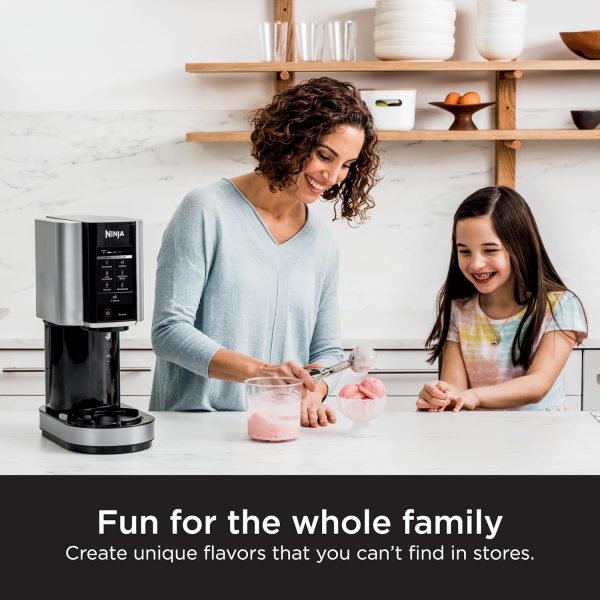 ⁦Ninja NC301 CREAMi Ice Cream Maker, for Gelato, Mix-ins, Milkshakes, Sorbet, Smoothie Bowls & More, 7 One-Touch Programs, with (2) Pint Containers & Lids, Compact Size, Perfect for Kids, Silver⁩ - الصورة ⁦6⁩
