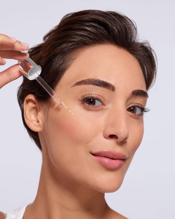 ⁦L’Oréal Paris Hyaluron Serum, Revitalift Filler, Anti-Aging Gesichtspflege, Anti-Falten, Mit 1,5% purer Hyaluronsäure und Vitamin C, 30 ml⁩ - الصورة ⁦5⁩