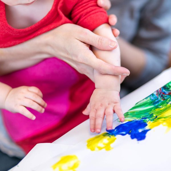 ⁦CRAYOLA My First Finger Paint For Toddlers, Painting Paper, Kids Indoor Activities At Home, Gift Red 14 Piece Set 81-1452⁩ - الصورة ⁦4⁩