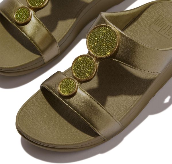 ⁦FitFlop Women's Halo Bead-Circle Metallic H-bar Slides Wedge Sandal⁩ - الصورة ⁦2⁩