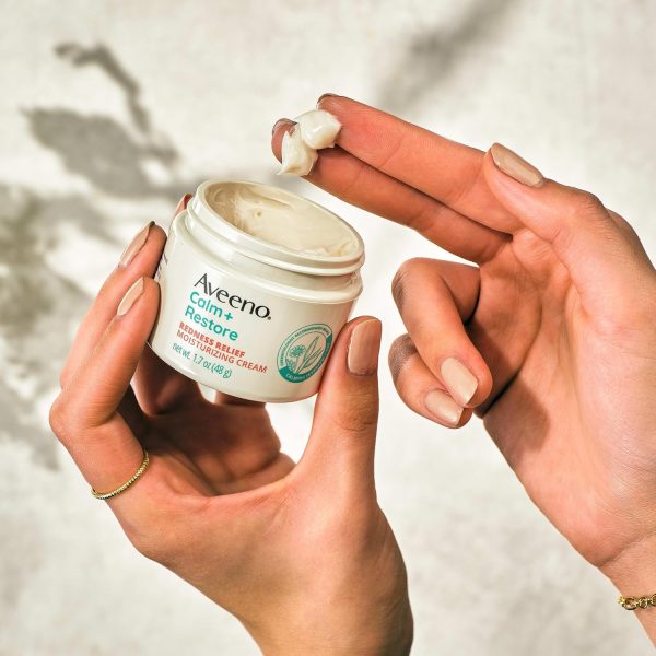 ⁦Aveeno Calm + Restore Redness Relief Moisturizing Cream, Daily Facial Cream for Sensitive Skin Instantly Calms & Soothes the Appearance of Redness, Fragrance-Free & Hypoallergenic, 1.7 oz⁩ - الصورة ⁦3⁩