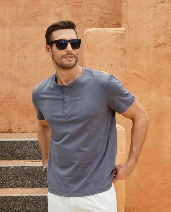 ⁦Men's Fashion Henley Shirts Casual Button Short Sleeve T-Shirt Classic Solid Color Lightweight Cotton Tee Tops⁩ - الصورة ⁦3⁩