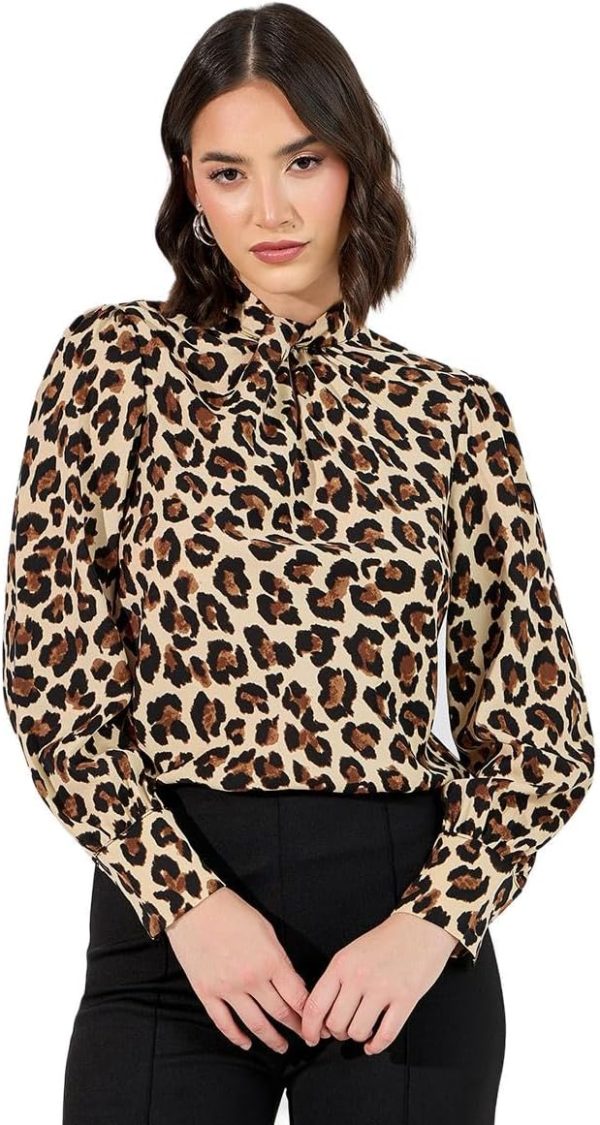 ⁦Styli Women All Over Print Long Sleeves High Neck Regular Fit Top⁩ - الصورة ⁦2⁩