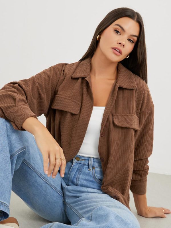 ⁦Styli Women's Brown Corduroy Long Sleeve Oversized Shirt⁩ - الصورة ⁦2⁩