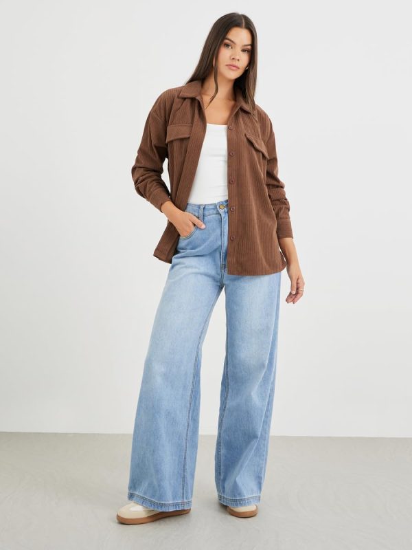 ⁦Styli Women's Brown Corduroy Long Sleeve Oversized Shirt⁩ - الصورة ⁦3⁩