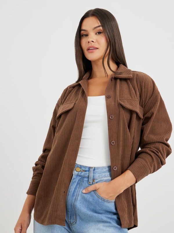 ⁦Styli Women's Brown Corduroy Long Sleeve Oversized Shirt⁩ - الصورة ⁦4⁩