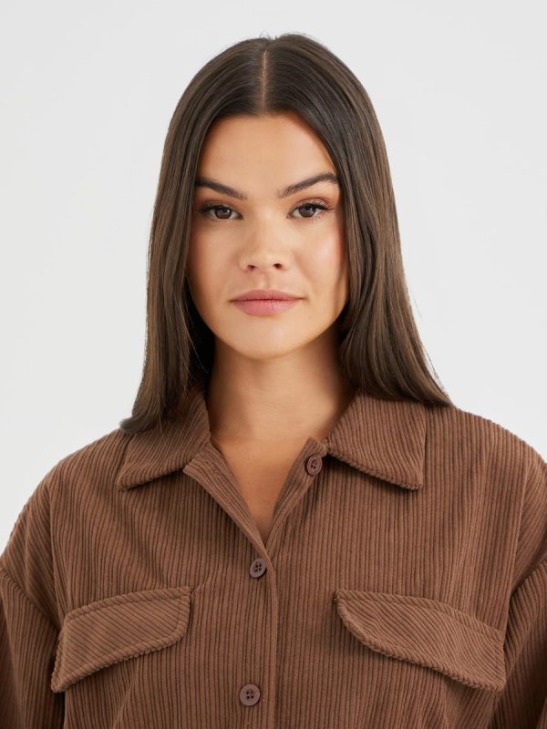 ⁦Styli Women's Brown Corduroy Long Sleeve Oversized Shirt⁩ - الصورة ⁦5⁩