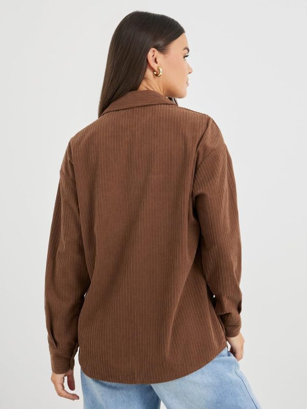 ⁦Styli Women's Brown Corduroy Long Sleeve Oversized Shirt⁩ - الصورة ⁦6⁩