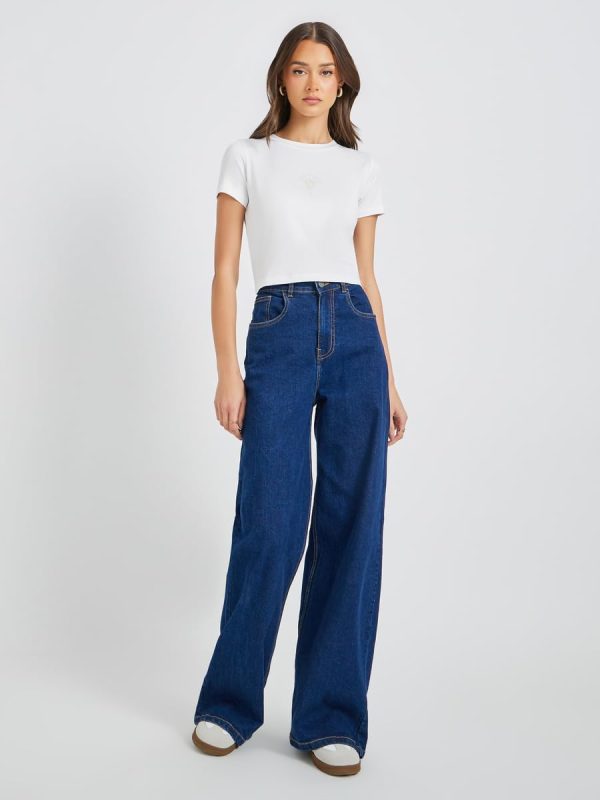 ⁦Styli Women's Rhinestone Embellished Cropped Fitted T-Shirt⁩ - الصورة ⁦4⁩