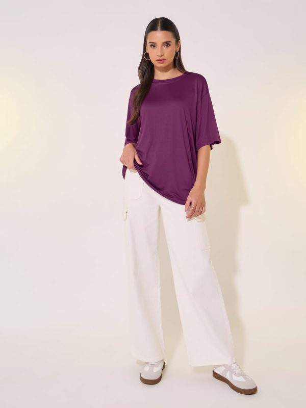 ⁦Styli Women's Slogan Print Round Neck Oversized T-Shirt⁩ - الصورة ⁦4⁩