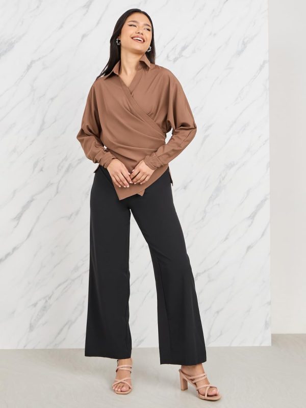 ⁦Styli Women Collared Batwing Sleeves Wrap Top⁩ - الصورة ⁦3⁩