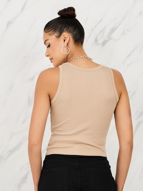 ⁦STYLI Women Fitted Est 98 Embroidered Ribbed Tank⁩ - الصورة ⁦5⁩