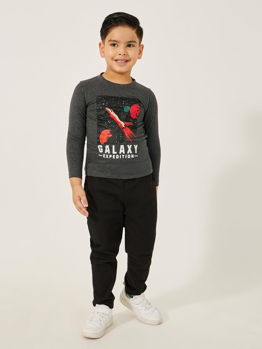 Styli Boys Graphic Print Round Neck T-Shirt 3 Styli Boys Graphic Print Round Neck T-Shirt - الصورة 3