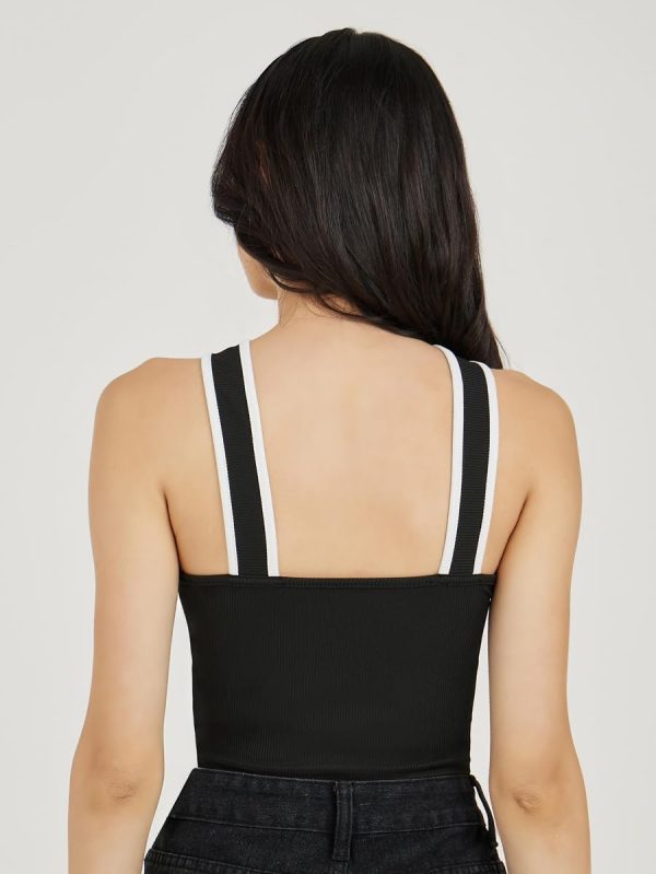 ⁦Styli Women Ribbed Crisscross Halter Neck Crop Cami⁩ - الصورة ⁦5⁩
